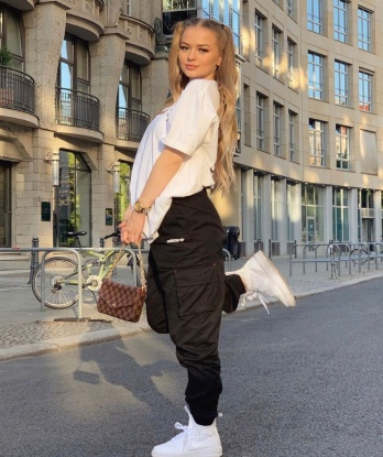 Виктория, 23